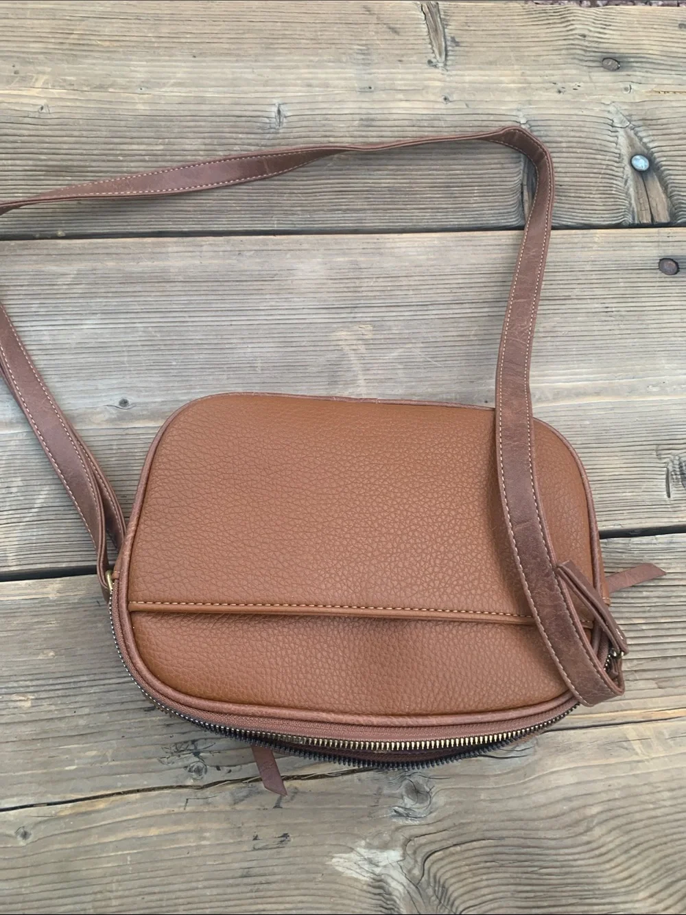 White Mountain compact crossbody